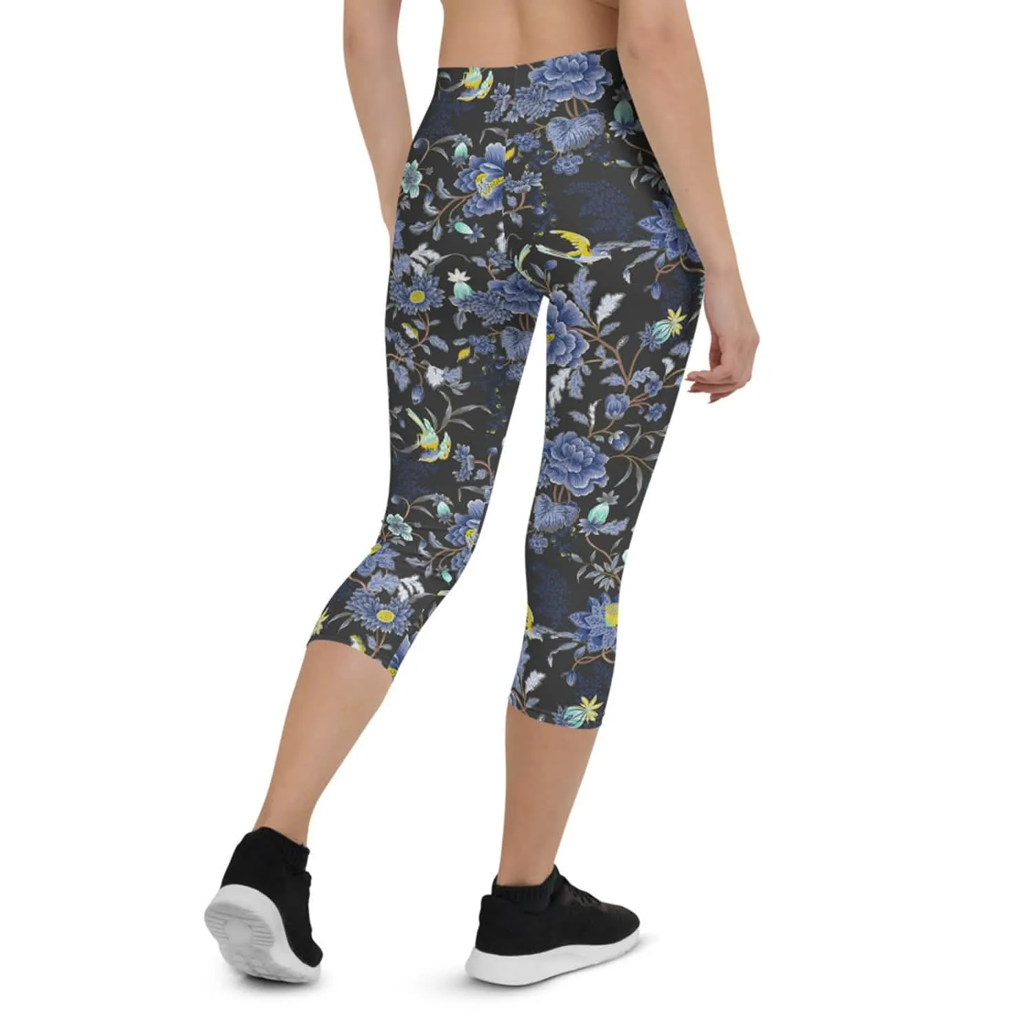 Charcoal Gray Floral Print Capri Leggings for Fashionable Comfort