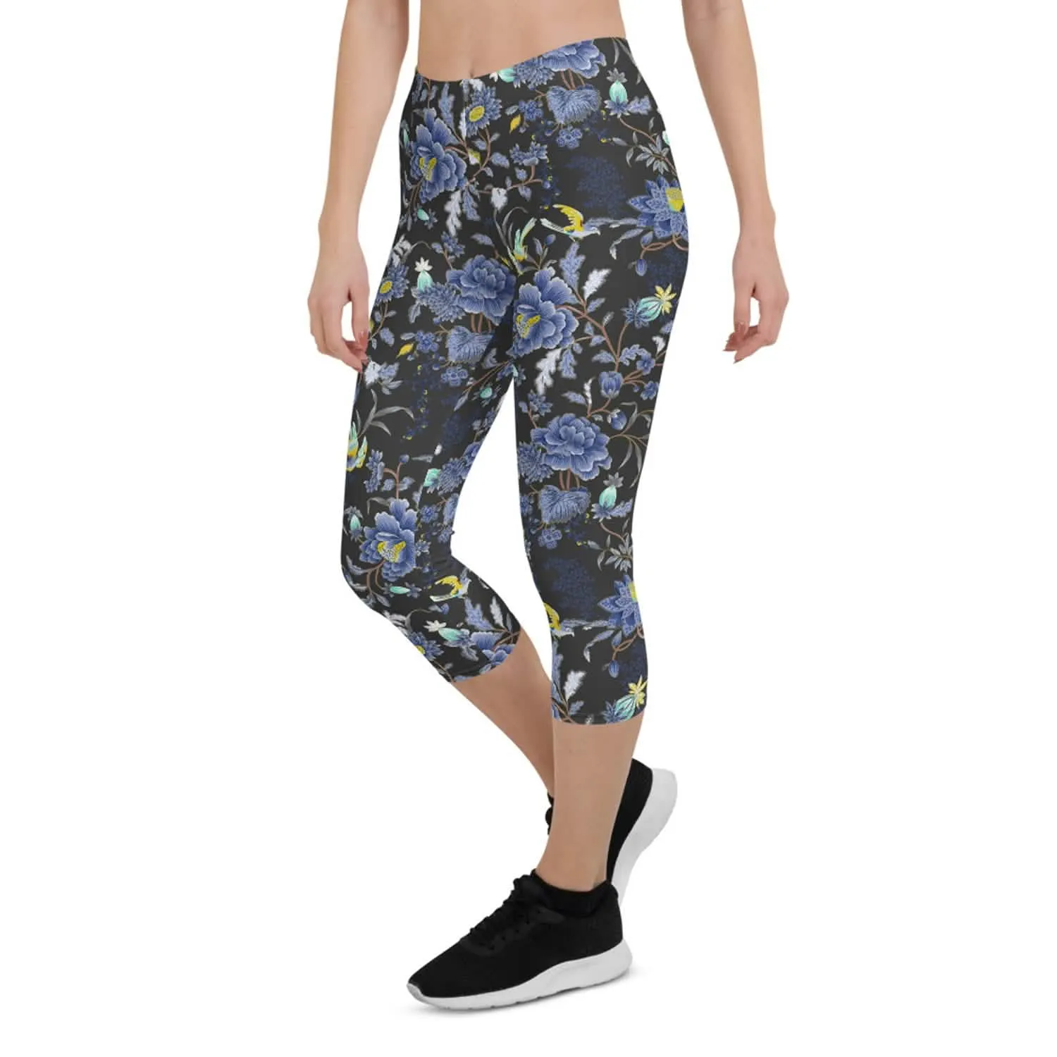 Charcoal Gray Floral Print Capri Leggings for Fashionable Comfort