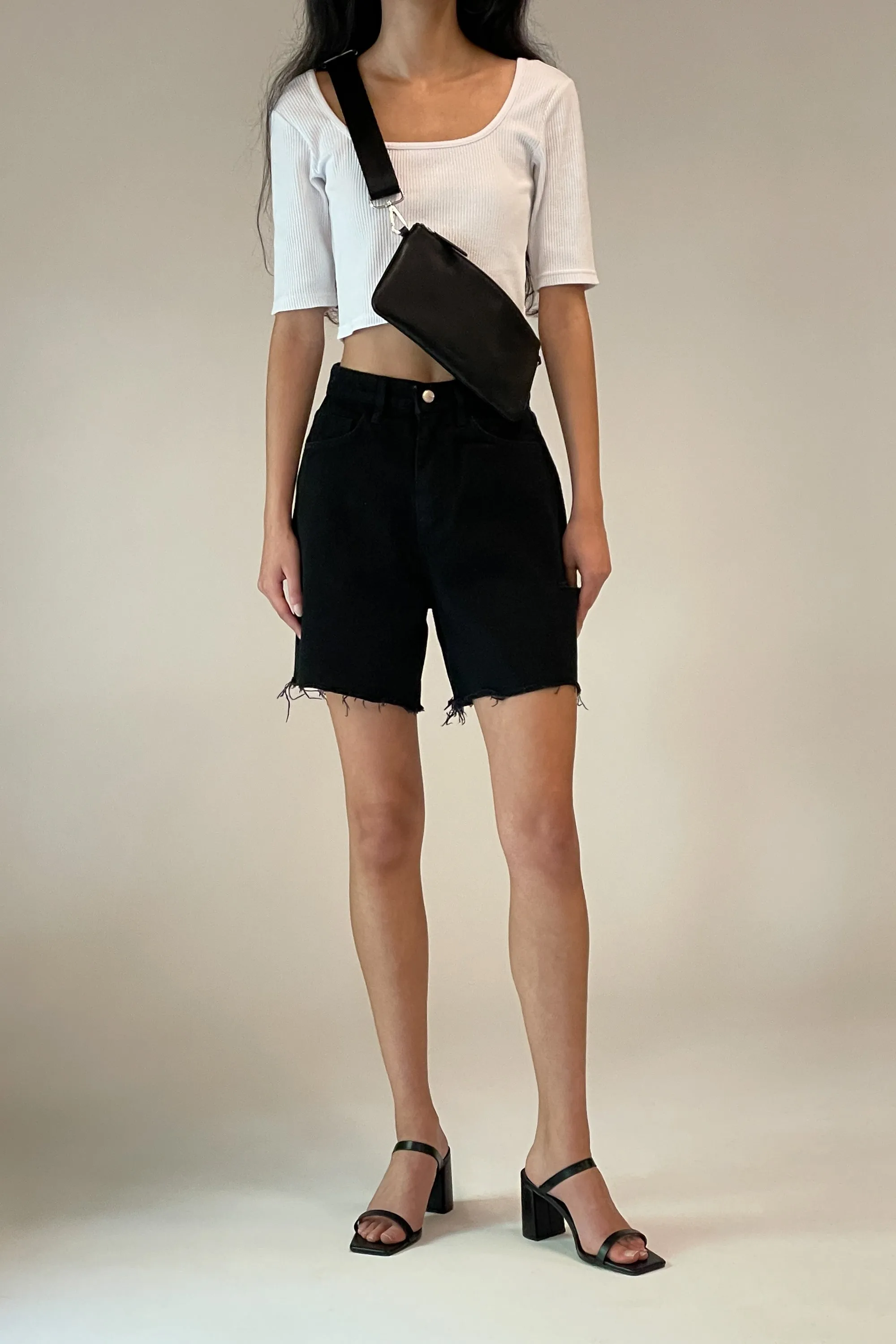 HIGH WAISTED BLACK DENIM SHORT