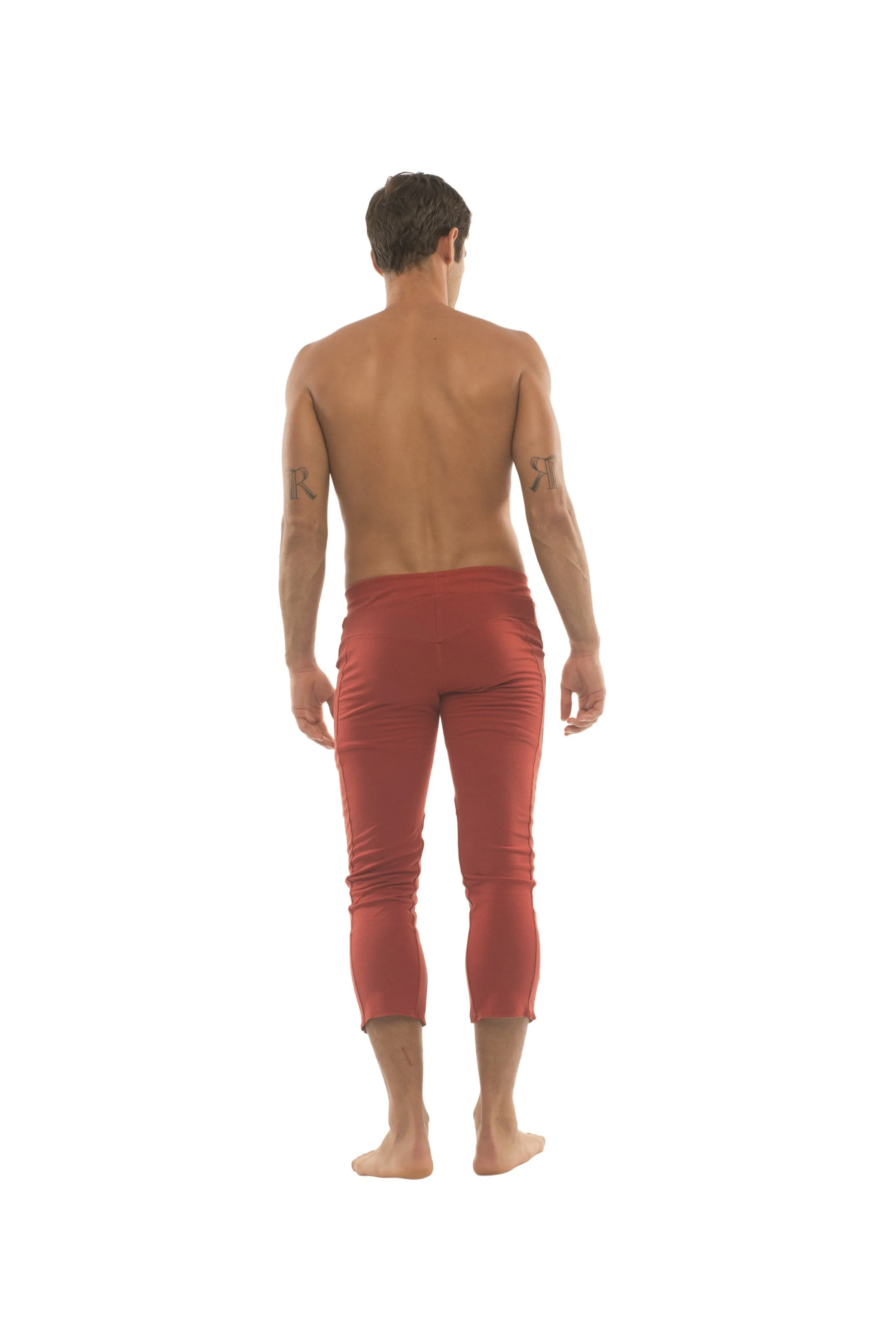 Mens 4/5 Zipper Pocket Capri Yoga Pants (Solid Cinnabar Red)