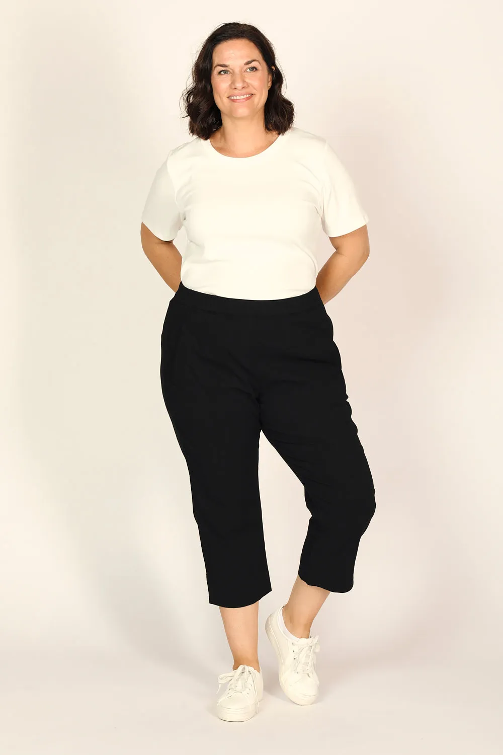 Petite Length Cropped Stretch Capri Pant in Black