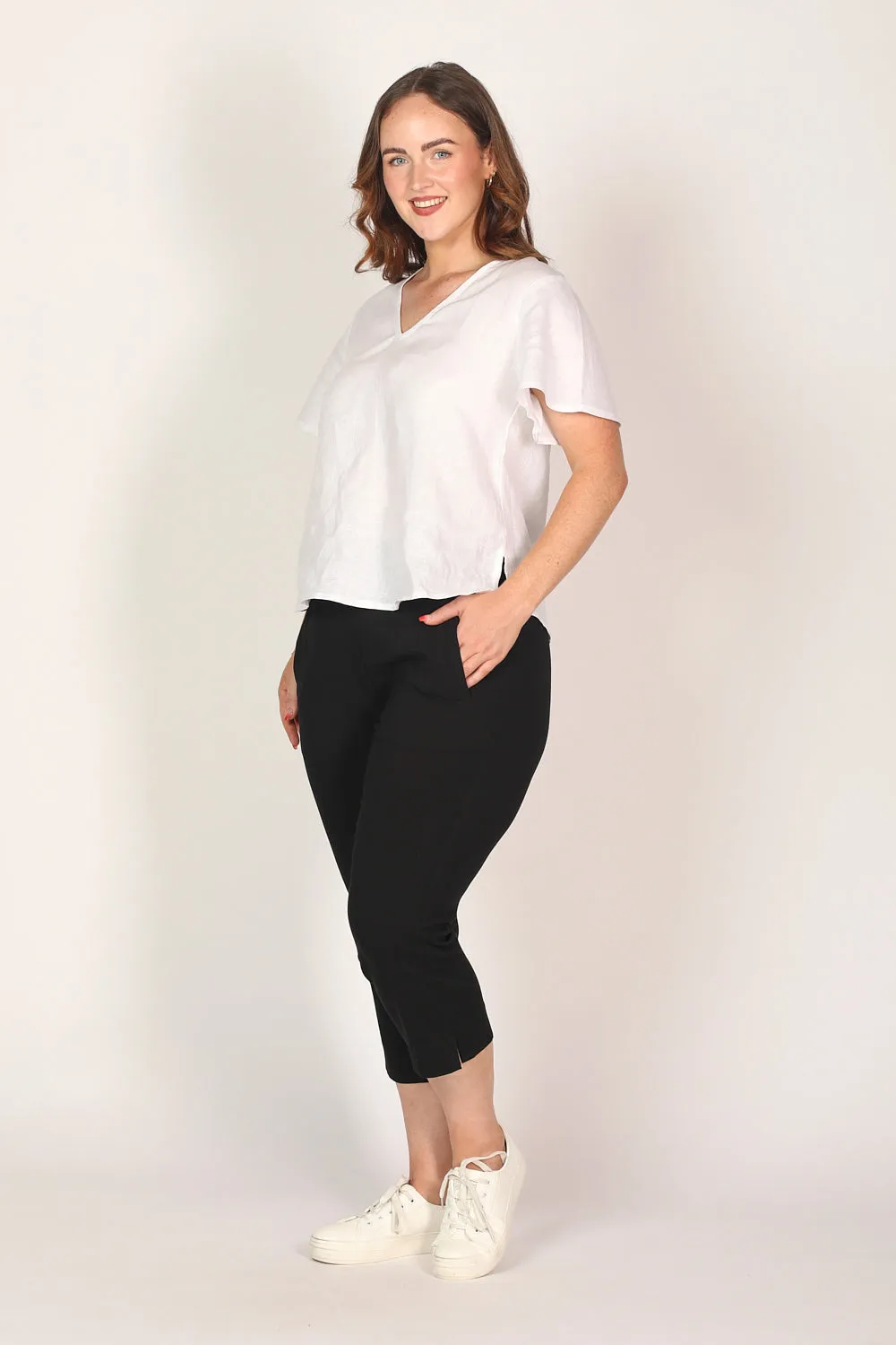 Petite Length Cropped Stretch Capri Pant in Black